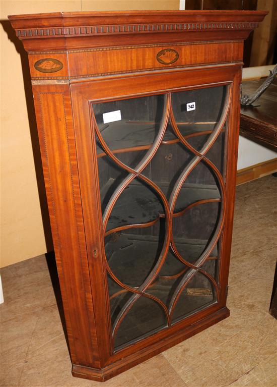 Hanging corner cupboard - glazed